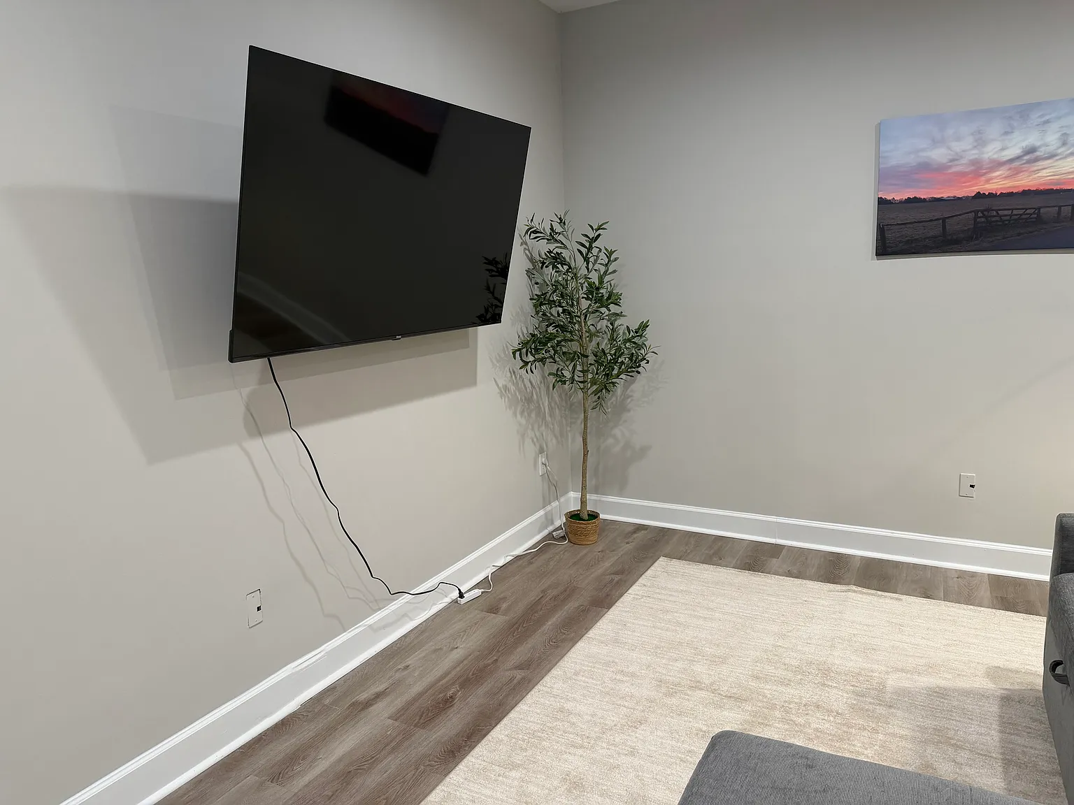 Studio, 1600 sqft, $2,150 — Photo 3