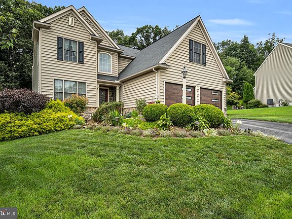 2nd image of 7014 Scenic Ct