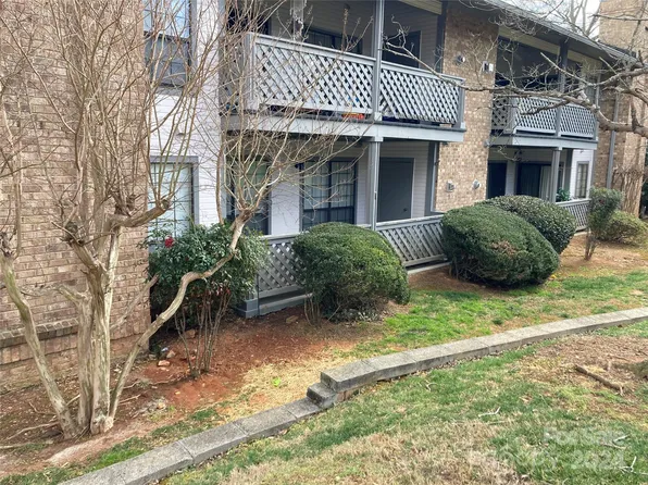 5864 Harris Grove Ln, Charlotte, NC 28212