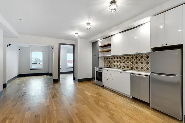 Rented by EXR | media 35