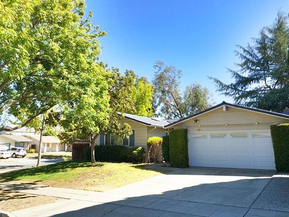2nd image of 804 Cottonwood Dr