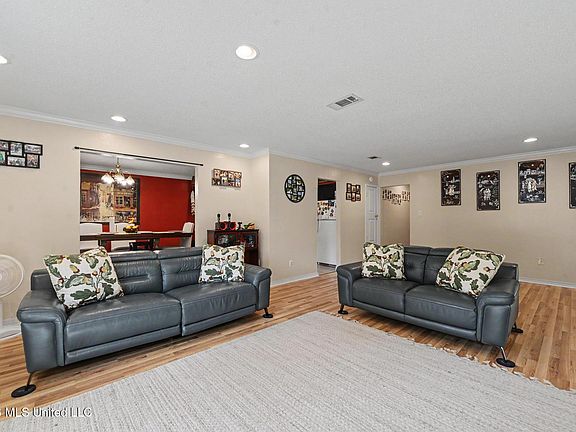 5th image of 2137 Sandalwood Pl