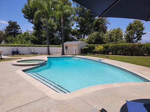 Pool and Spa for year around enjoyment !!!