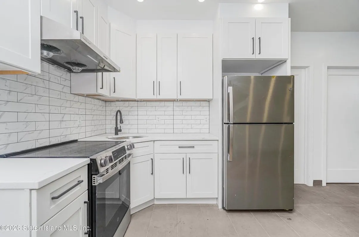 2 bed, 650 sqft, $2,400 — Photo 2