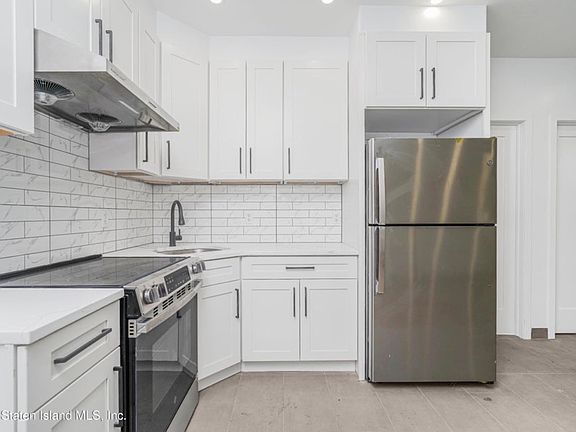 2nd image of 32 Remsen St #1