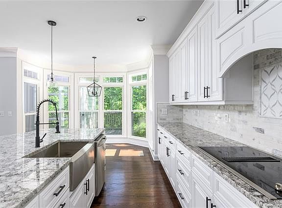2nd image of 4008 Cambridge Hill Ln