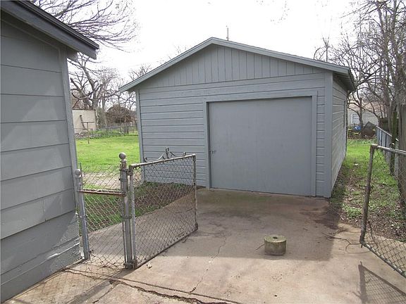3rd image of 7313 Gaston Ave