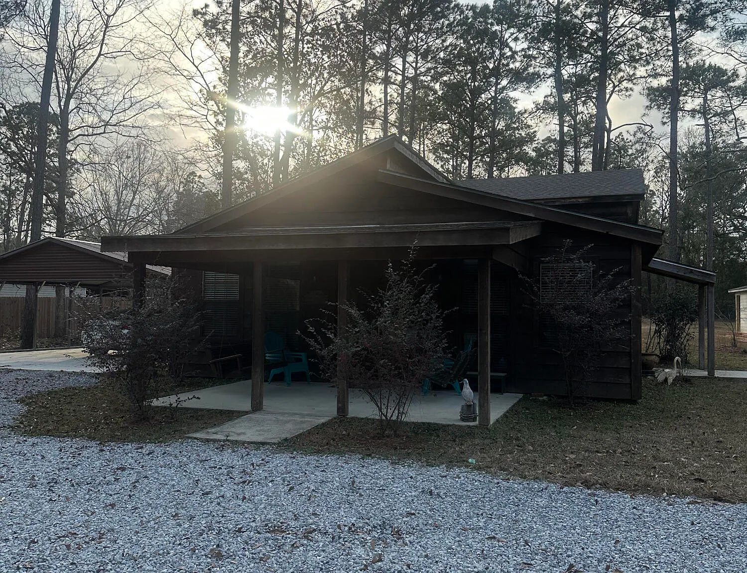 4 bed, 2.0 bath, 2219 sqft, $2,500 — Photo 1