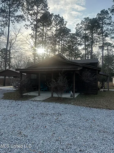 10325 Clearwater Rd Photo 1