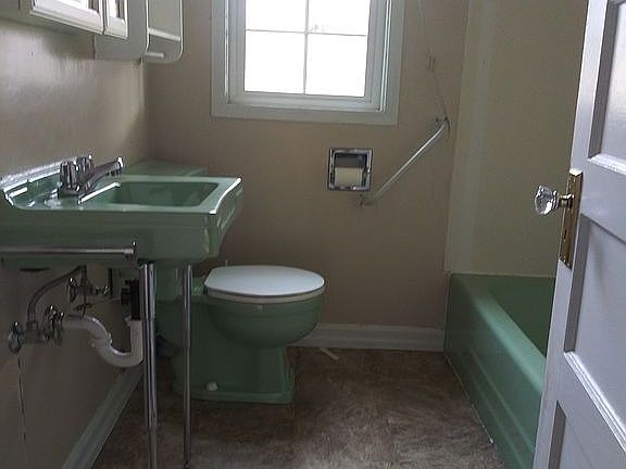 4th image of 609 Central Dr