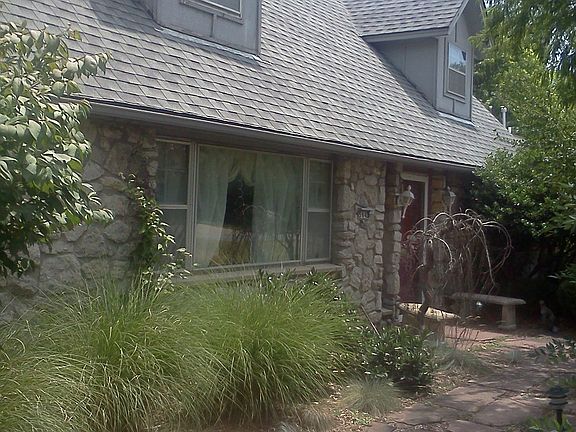 Front Walkway to House