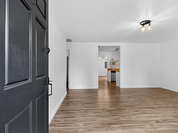 4th image of 3018 Matipan Ave