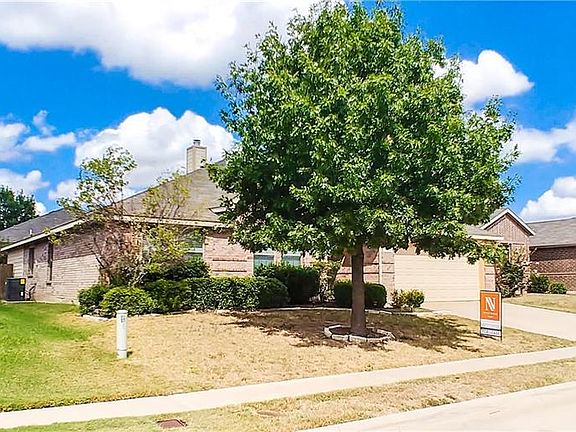 3rd image of 428 Crown Oaks Dr