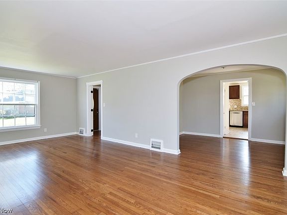 5th image of 2423 Eaton Rd