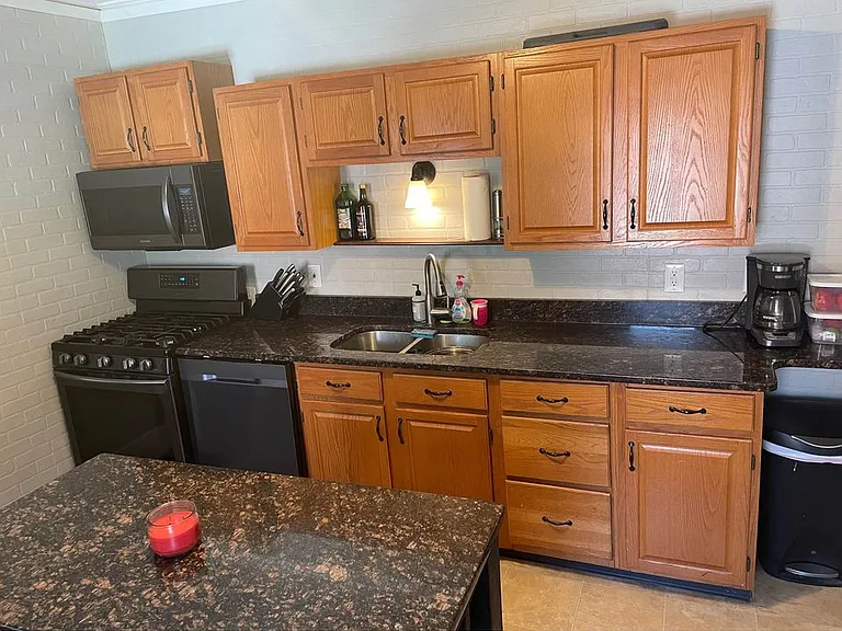 88 Pawling Ave — Photo 10