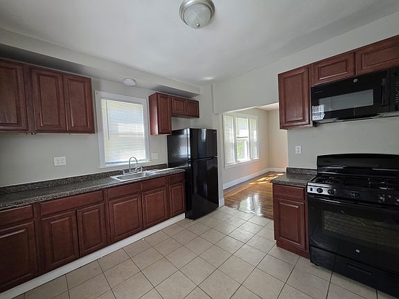 2nd image of 240 Fountain St #B