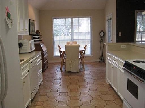 4th image of 4804 Winchester Dr