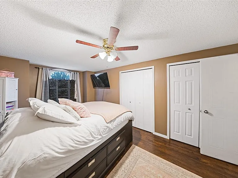 27 York Cres #17 — Photo 17