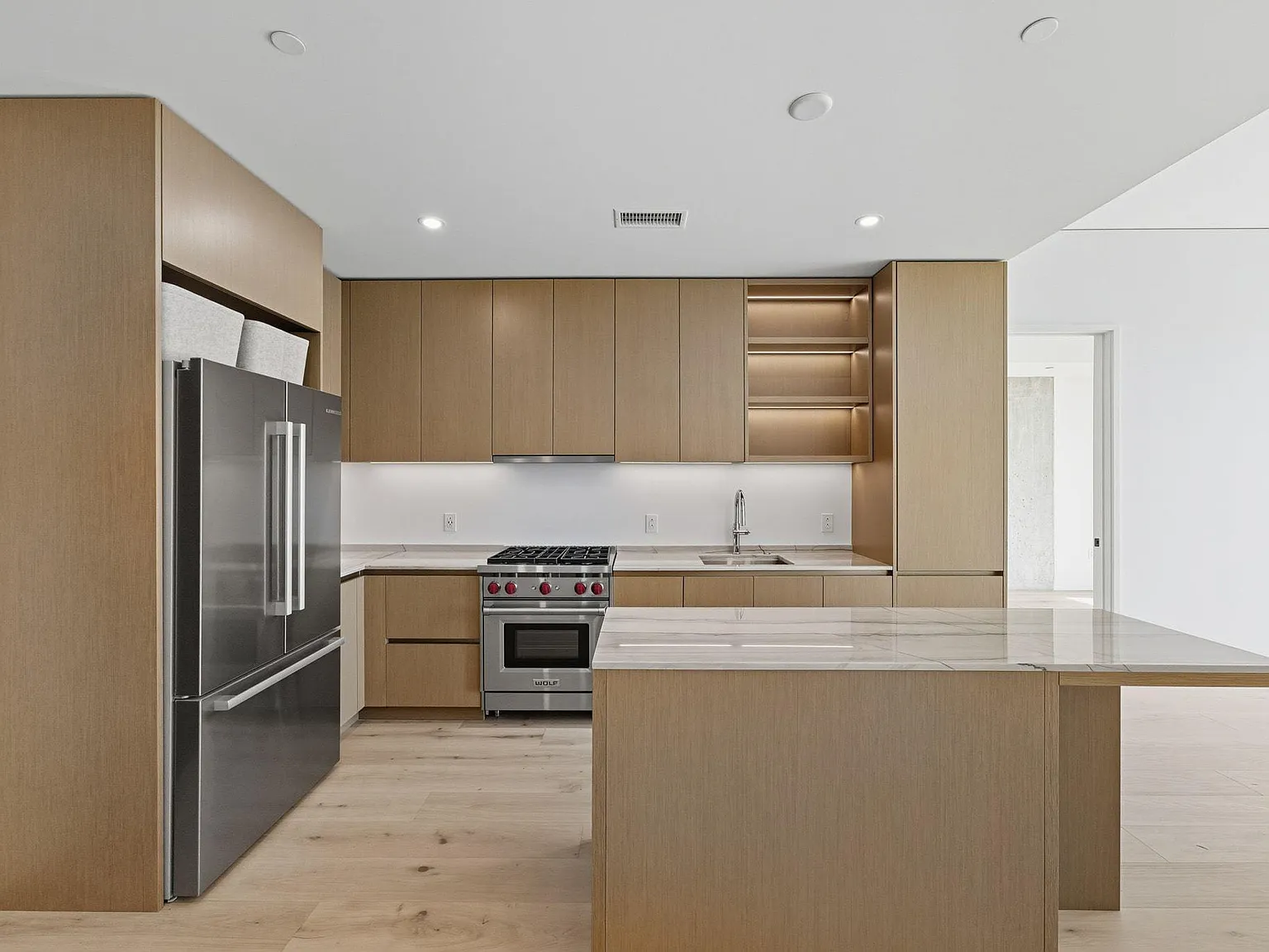 2 bed, 2.0 bath, 978 sqft, $5,000 — Photo 3