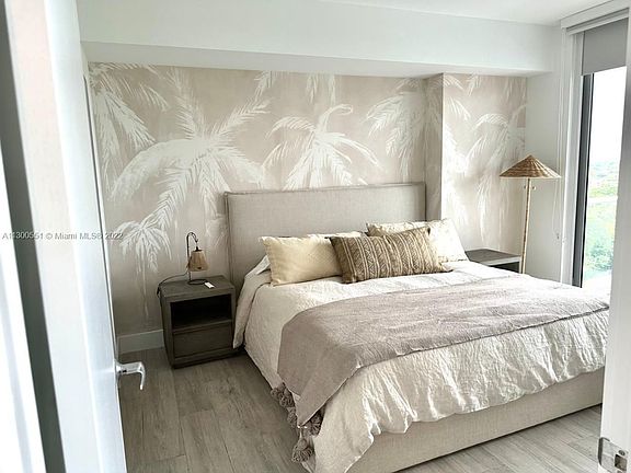 4th image of 16385 Biscayne Blvd Unit 1006