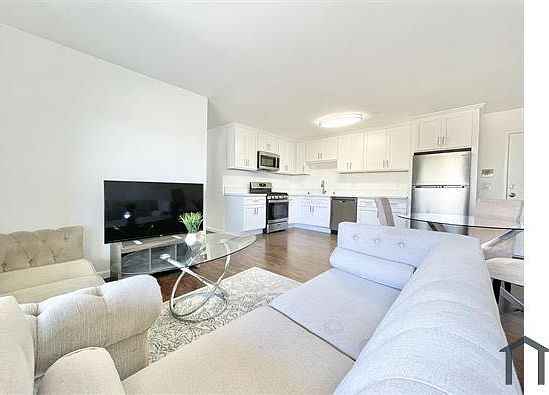 3rd image of 332 Lime St APT 6