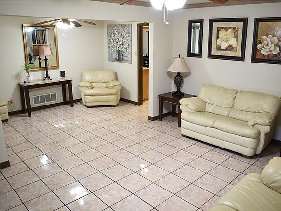 4th image of 2320 Las Cruces Ln