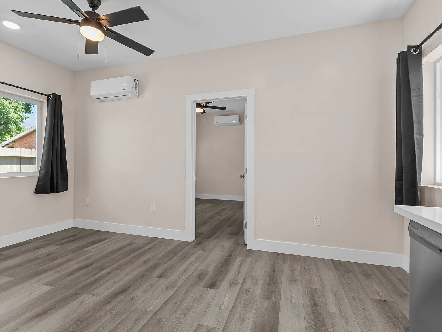 2 bed, 738 sqft, $2,100 — Photo 4