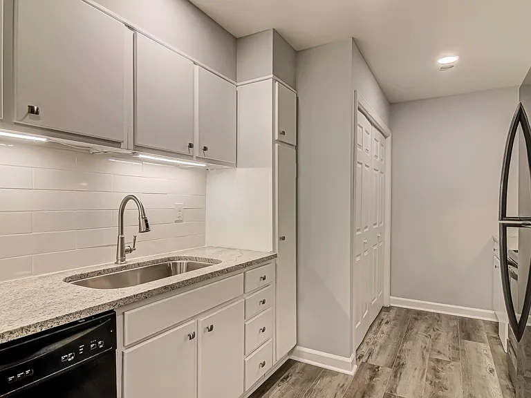 1518 Benjamin Pkwy #D — Photo 13