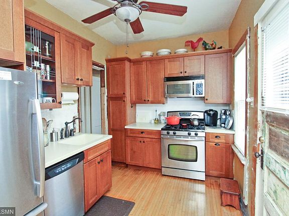 3rd image of 690 Asbury St