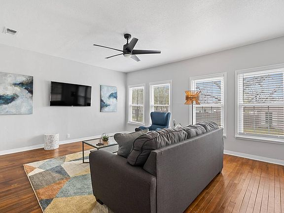 2nd image of 4100 Lovell Ave #2