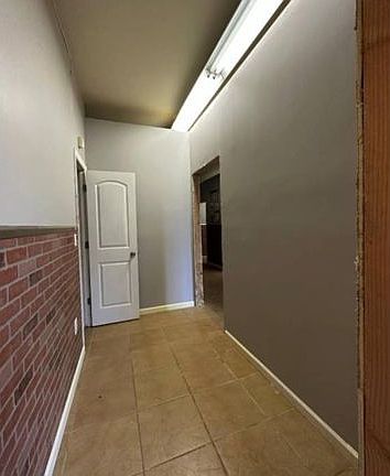 3rd image of 455A Jersey St