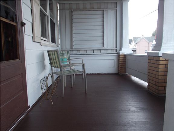 3rd image of 933 Upper Crest Ave