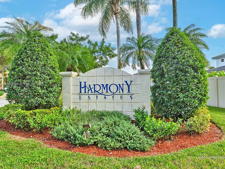 1663 E Harmony Lake Cir — Photo 1