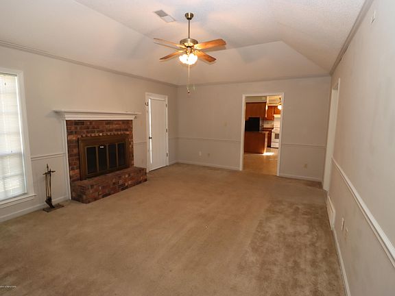 4th image of 350 Southwick Dr
