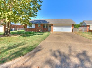 124 N Ranchwood Blvd, Yukon, OK 73099