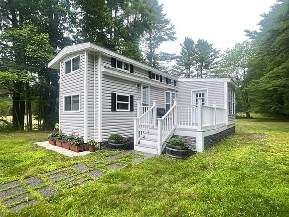 2nd image of 532 River Rd