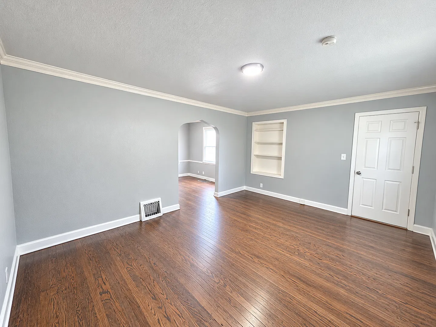 Charming 3-Bedroom Home with Spacious Backyard! — Photo 2