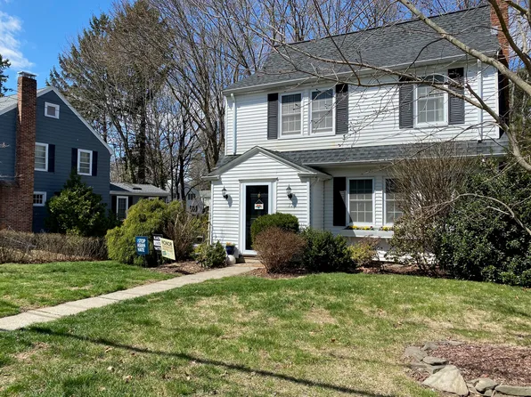 26 Cleveland Rd, Wellesley, MA 02481