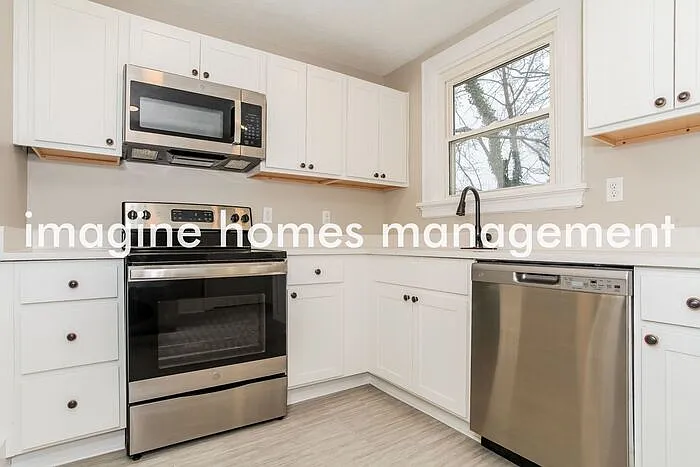 3 bed, 1.0 bath, 1308 sqft, $1,995 — Photo 4