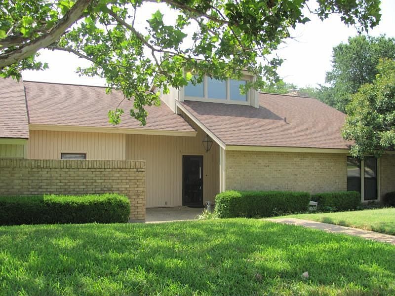 1st image of 15 Sugar Creek Pl