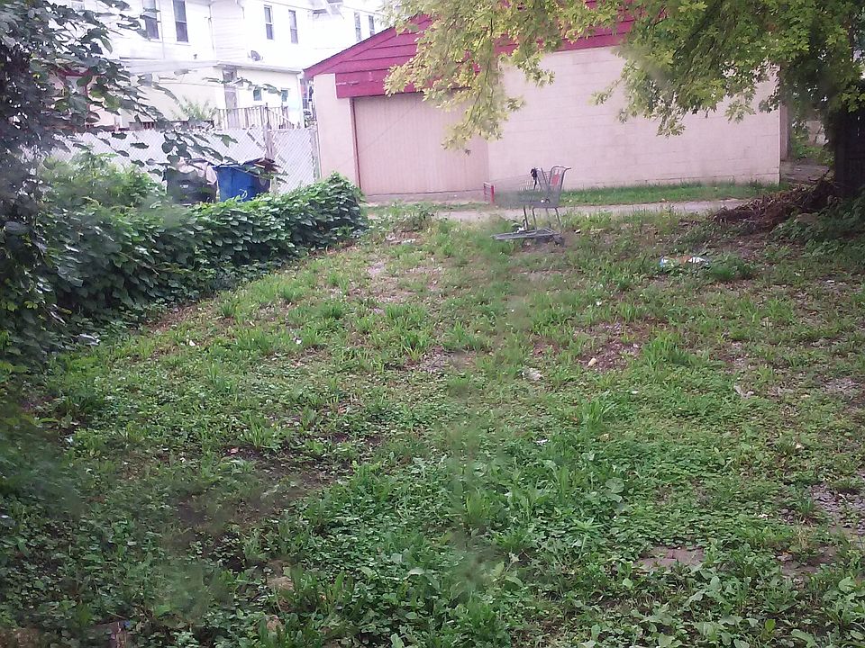 2nd image of 1418 Wyoming St