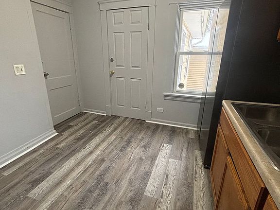 5th image of 866 E 130th St