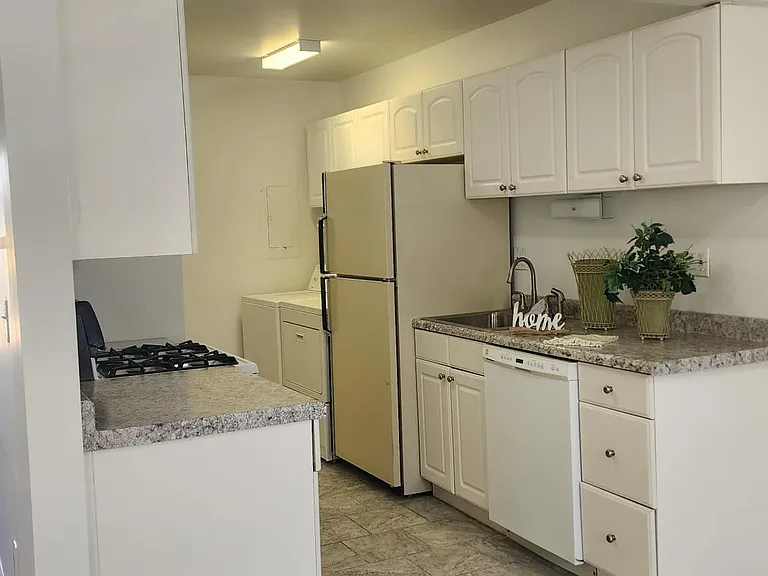15572 Dupage Blvd #155752 — Photo 9