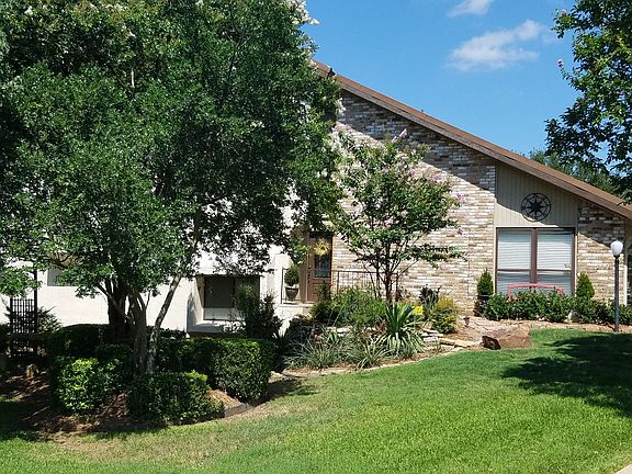 Townhome with landscaping