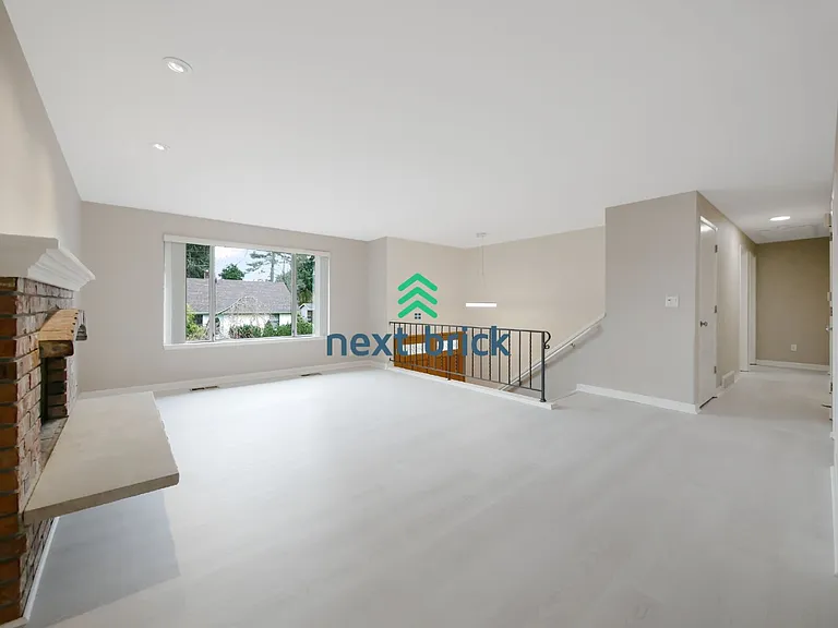 15458 4th Ave NE — Photo 3