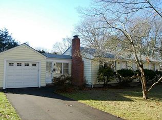 1 Laurel Ln, Barrington, RI 02806