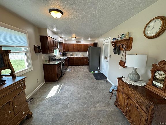 2nd image of 909 Clover St