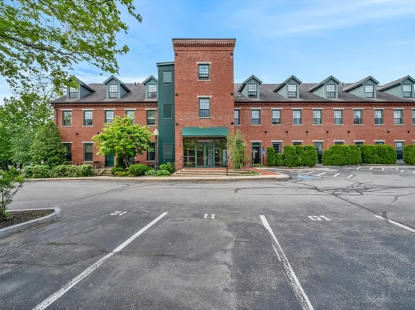25 Pond St Unit 203, Amesbury, MA 01913