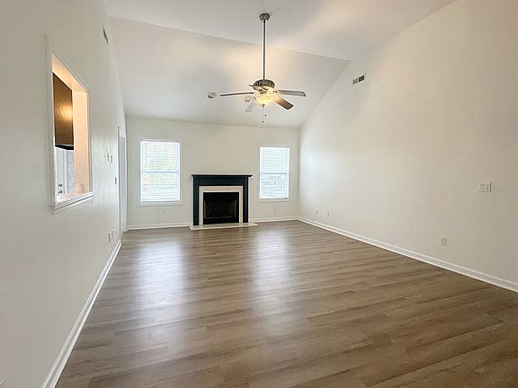 4th image of 3329 Greenspoint Dr