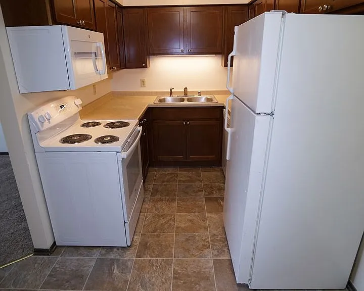 275 Broadway Dr — Photo 2